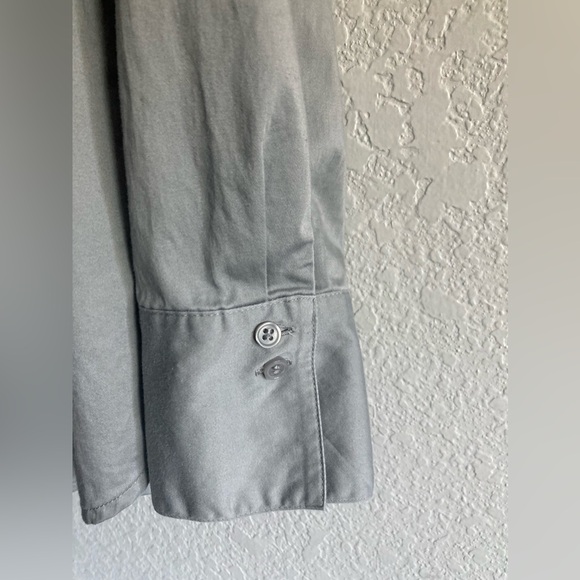 Lane Bryant Button Blouse Long Sleeve V Neck GRAY GUC Size 16 - Picture 6 of 7